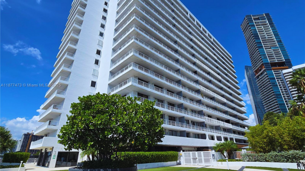 Brickell Harbour - photo 3