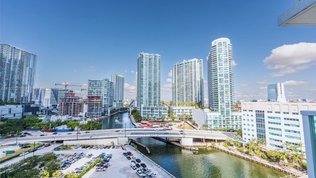 Brickell on the River South