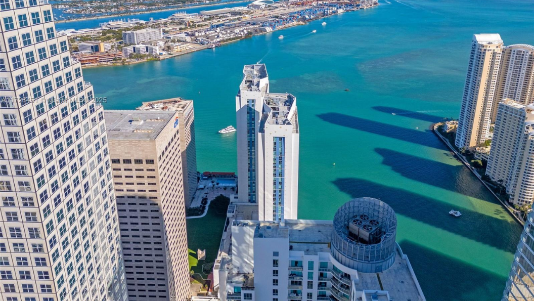 One Miami East - photo 2