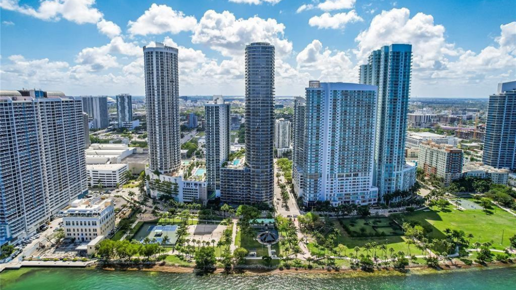 Aria on the Bay - photo 2