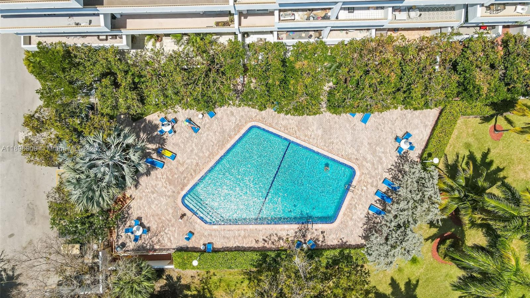 Commodore Club West - photo 4